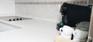 茶具/咖啡用具、冰箱、微波炉、烤箱