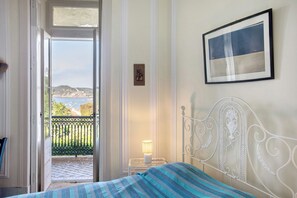 5 bedrooms, iron/ironing board, free WiFi, bed sheets