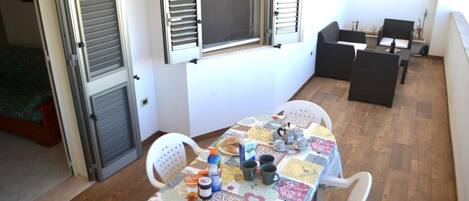 تناول الطعام بالخارج