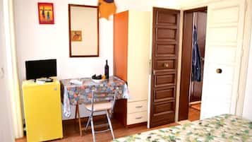 1 bedroom, bed sheets