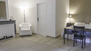 1 chambre, fer et planche Ă  repasser, Wi-Fi gratuit, draps fournis