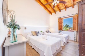 4 soverom, strykejern/-brett, wi-fi (inkludert) og sengetøy