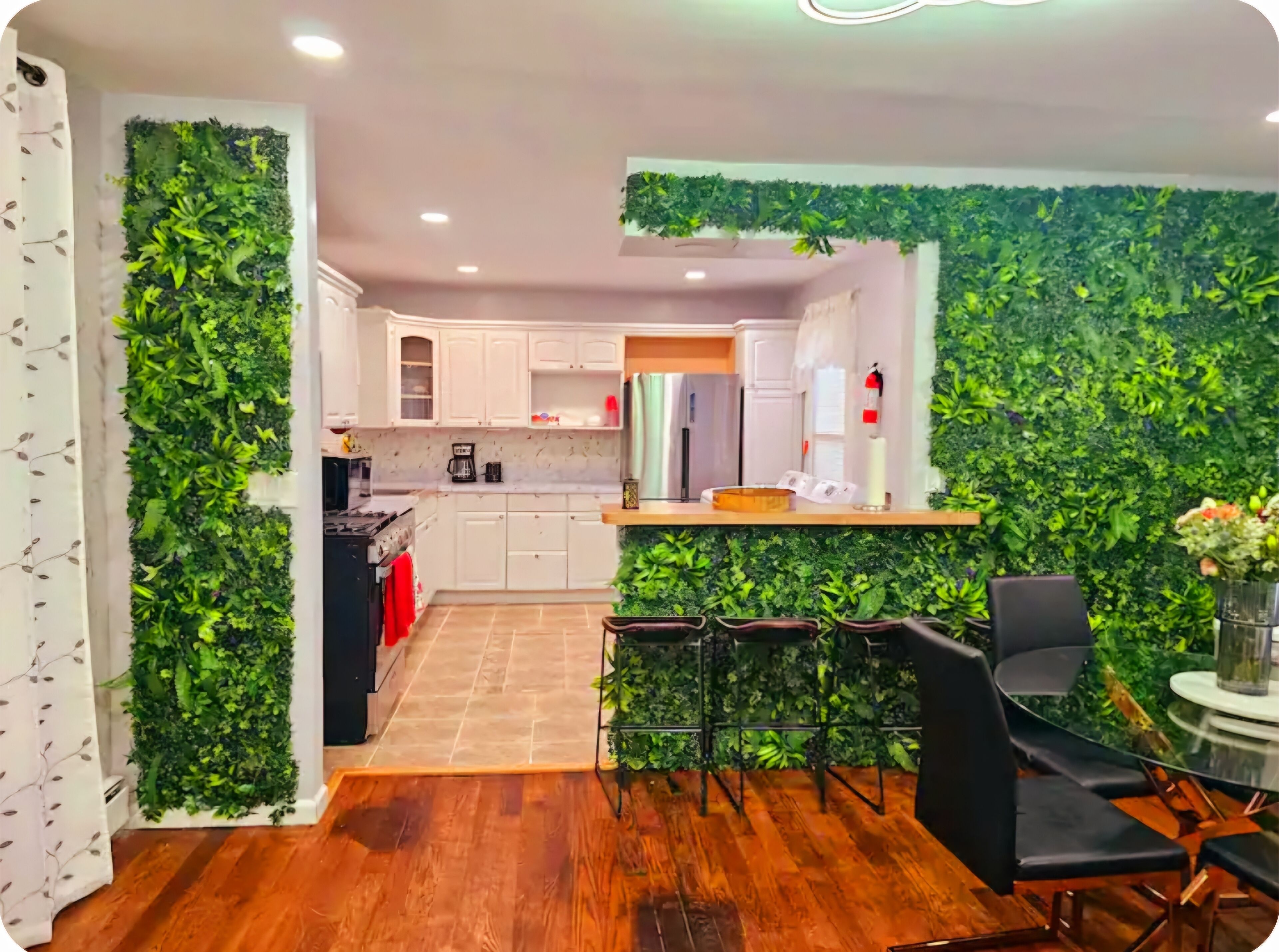 Jääkaappi, mikroaaltouuni, uuni, liesi