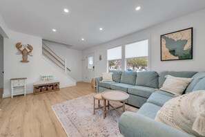 Smart TV - Linens Included. Family Friendly. Outdoor TV and Shower. King Bed in Main BR (Lower Township)