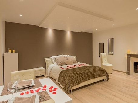 1 chambre, draps fournis. Love Room - Auvergne, massif central, au pied des volcans