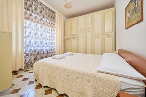 1 bedroom, desk, iron/ironing board, free WiFi