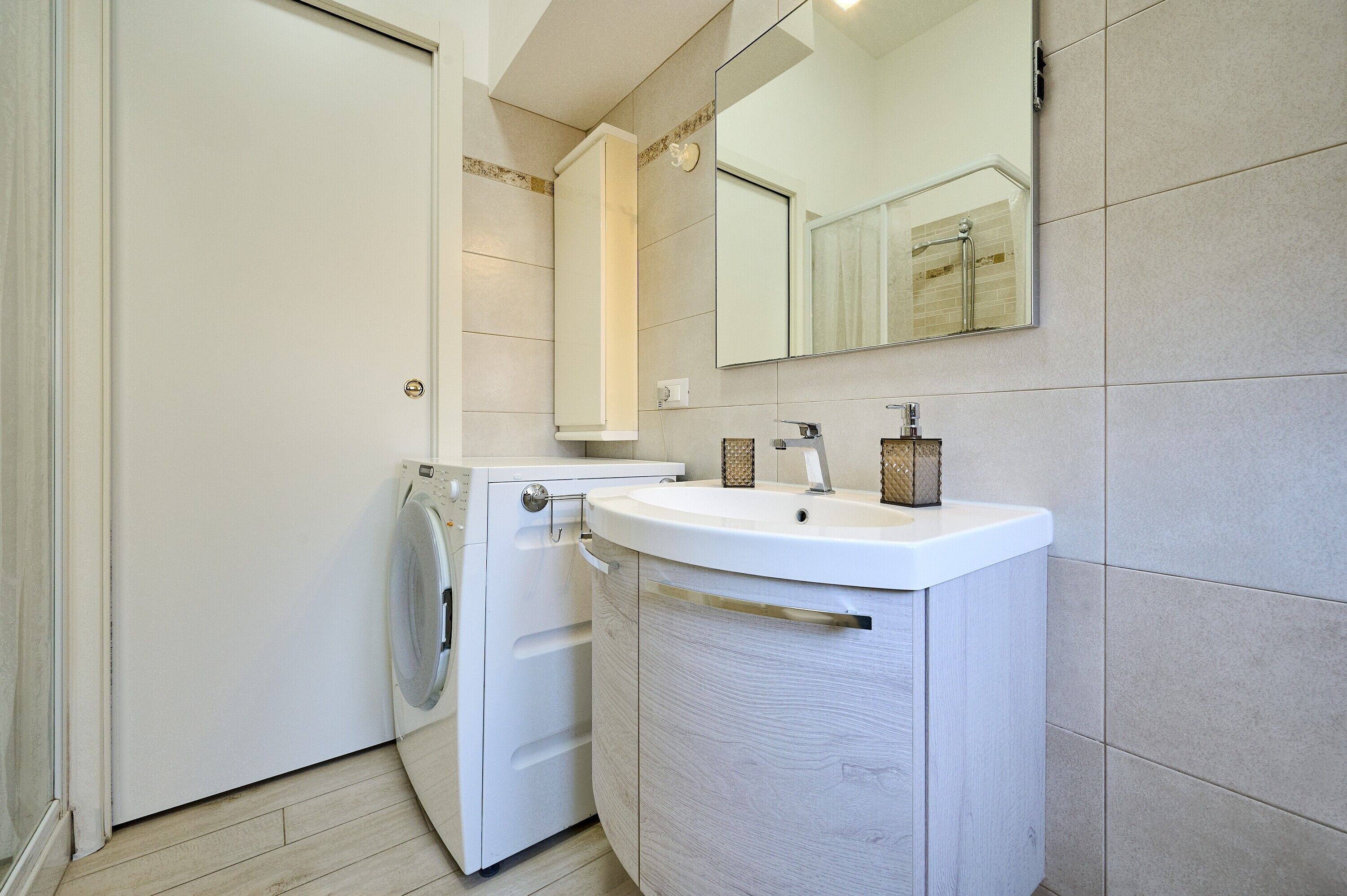 Een douche, gratis toiletartikelen, een haardroger, handdoeken