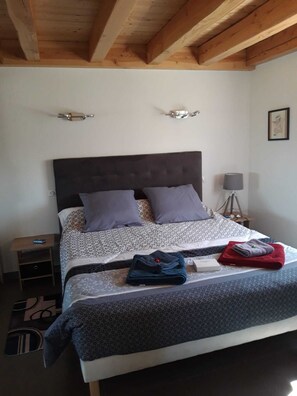 3 camere, ferro/asse da stiro, Wi-Fi gratuito, lenzuola