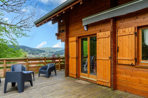 Terrace/patio - Chalet 'Du Wason' with Private Terrace, Private Garden and Balcony (Xonrupt-Longemer)