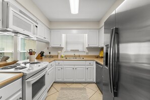 Fridge, microwave, dishwasher, coffee/tea maker - Serenity at Southfields, Unit A (Panama City Beach)