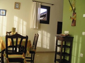 Dining - Apartment 'Apartamento 1' with Shared Terrace, Shared Garden and Wi-Fi (Villaviciosa)