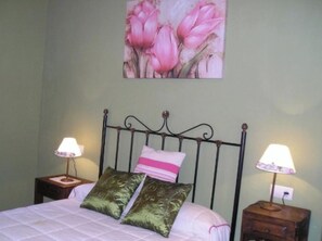 2 bedrooms, free WiFi, bed sheets - Apartment 'Apartamento 1' with Shared Terrace, Shared Garden and Wi-Fi (Villaviciosa)