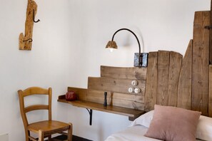 1 habitación, tabla de planchar con plancha, wifi gratis y ropa de cama 