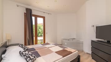 2 室のベッドルーム、アイロン / アイロン台、WiFi (無料)、ベッドシーツ