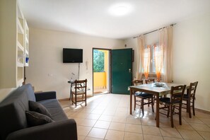 TV - Villa 'Il Frutteto 48' with Private Terrace and Wi-Fi (Ortovero)