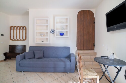 Villa 'Il Frutteto 48' with Private Terrace and Wi-Fi