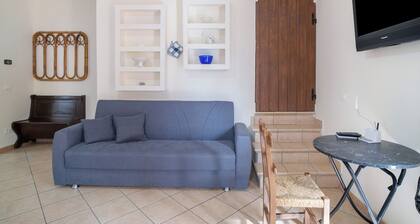 Villa 'Il Frutteto 48' with Private Terrace and Wi-Fi