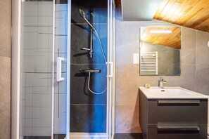 Shower, hair dryer - Apartment 'Balcon' with Mountain View (Albiez-Montrond)