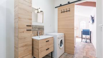 Douche, sĂšche-cheveux