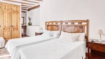 7 bedrooms, free WiFi, bed sheets