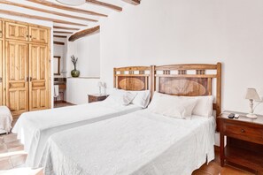 7 bedrooms, free WiFi, bed sheets - Holiday Home 'La Llar D' Aitana' with Mountain View, Private Terrace and Wi-Fi (Alcoleja)