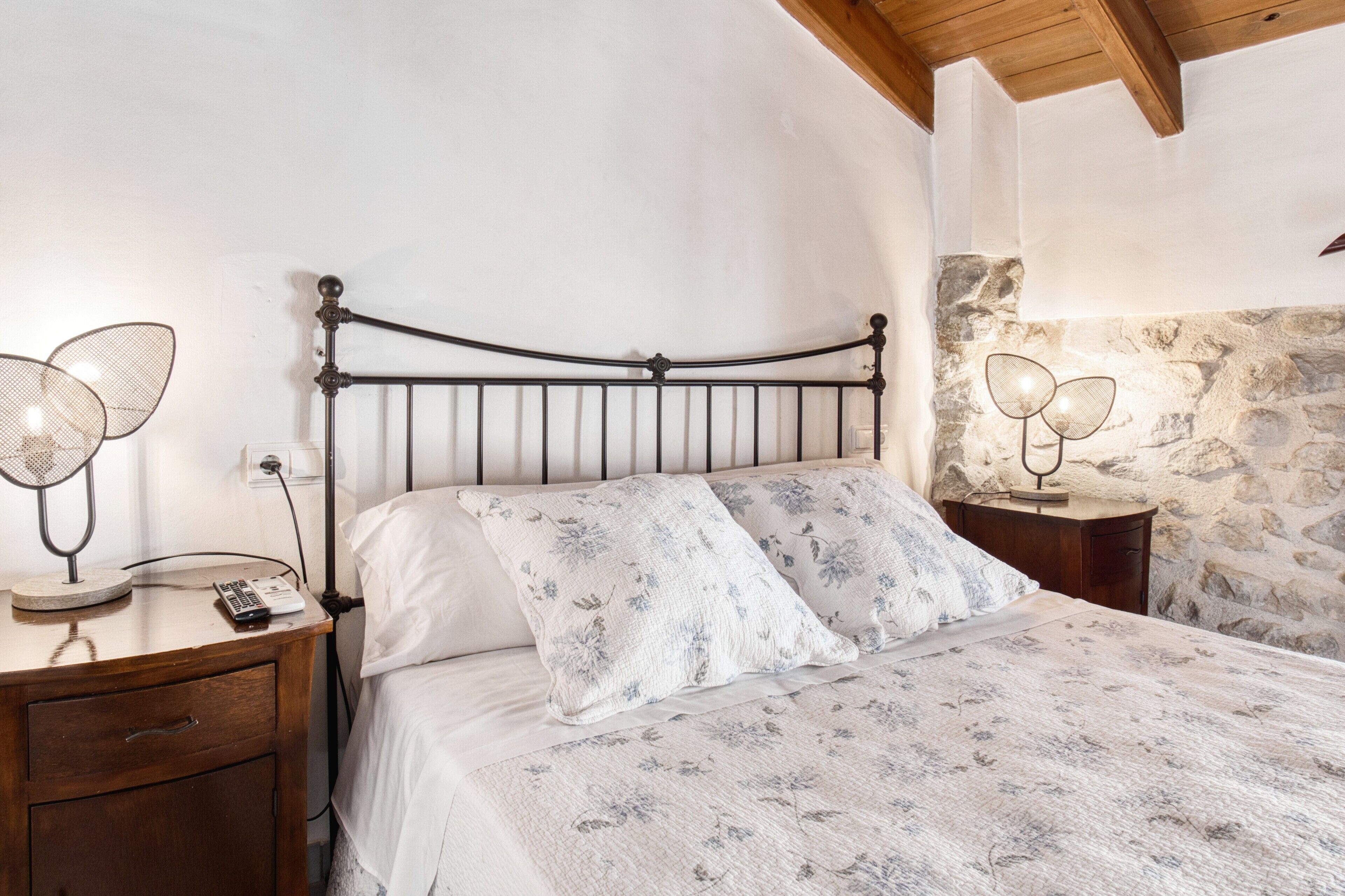 7 bedrooms, free WiFi, bed sheets