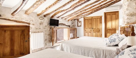 7 bedrooms, free WiFi, bed sheets