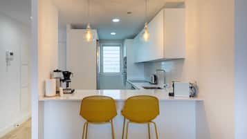 Kjøleskap, mikrobølgeovn, ovn og oppvaskmaskin