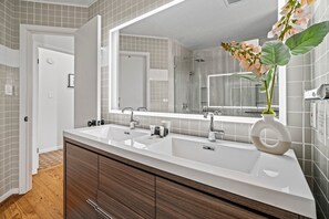 Shower, jetted tub, hair dryer, towels