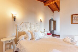 3 dormitorios, tabla de planchar con plancha, wifi gratis y ropa de cama