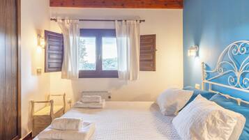 3 dormitorios, tabla de planchar con plancha, wifi gratis y ropa de cama