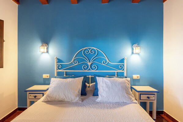 3 chambres, fer et planche à repasser, Wi-Fi gratuit, draps fournis