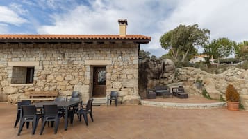 تناول الطعام بالخارج