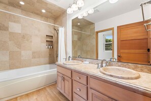 Douche, séchoir à cheveux, serviettes fournies