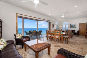 TV, books - 🏖️Ocean Front & Balcony w Sunset Views | AC (Kailua Kona)