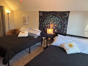 3 dormitoris, escriptori, planxa i posts de planxar i wifi gratuïta 