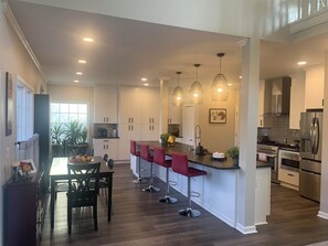 Frigorífic, microones, forn i placa de cuina 