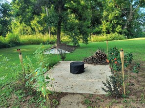 Property grounds - Serenity's Sanctuary in this quiet, peaceful 2 bdr 1 bath bungalow. Pet friendly (Cushing)