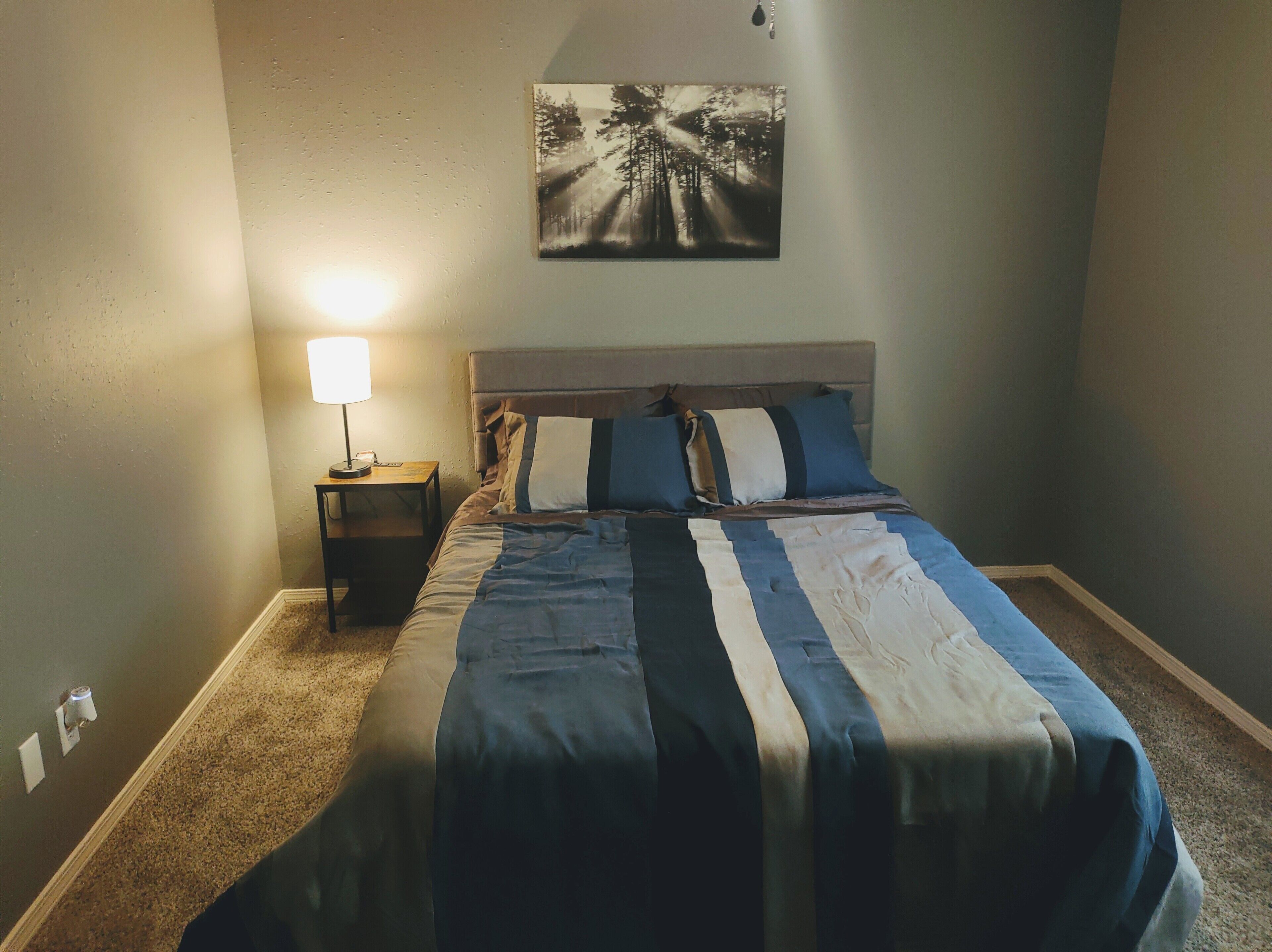 2 多间卧室、免费 WiFi、床单