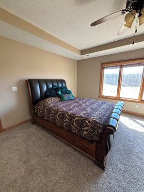 4 chambres, bureau, Wi-Fi gratuit, draps fournis