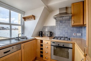 Réfrigérateur, micro-ondes, four, lave-vaisselle