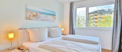 2 bedrooms, iron/ironing board, WiFi