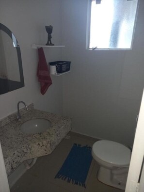 Håndklær, såpe og toalettpapir