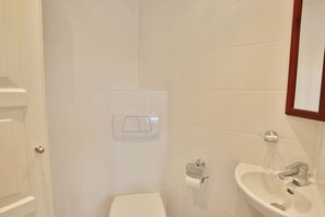 Doccia, asciugacapelli, bidet