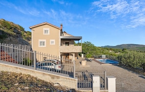 Exterior - Lovely home in Donje Polje (Donje Polje)