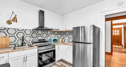 Near the falls-Office, Arcade, record player, parking, A/C 500mbps