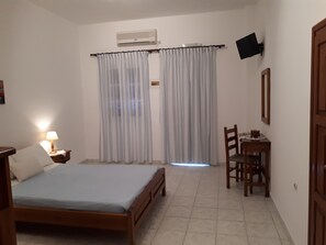 Room - Hotel Paradisos Oia (Santorini)