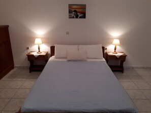Room - Hotel Paradisos Oia (Santorini)