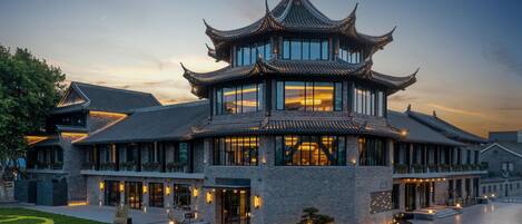 الإطلالة من المنشأة