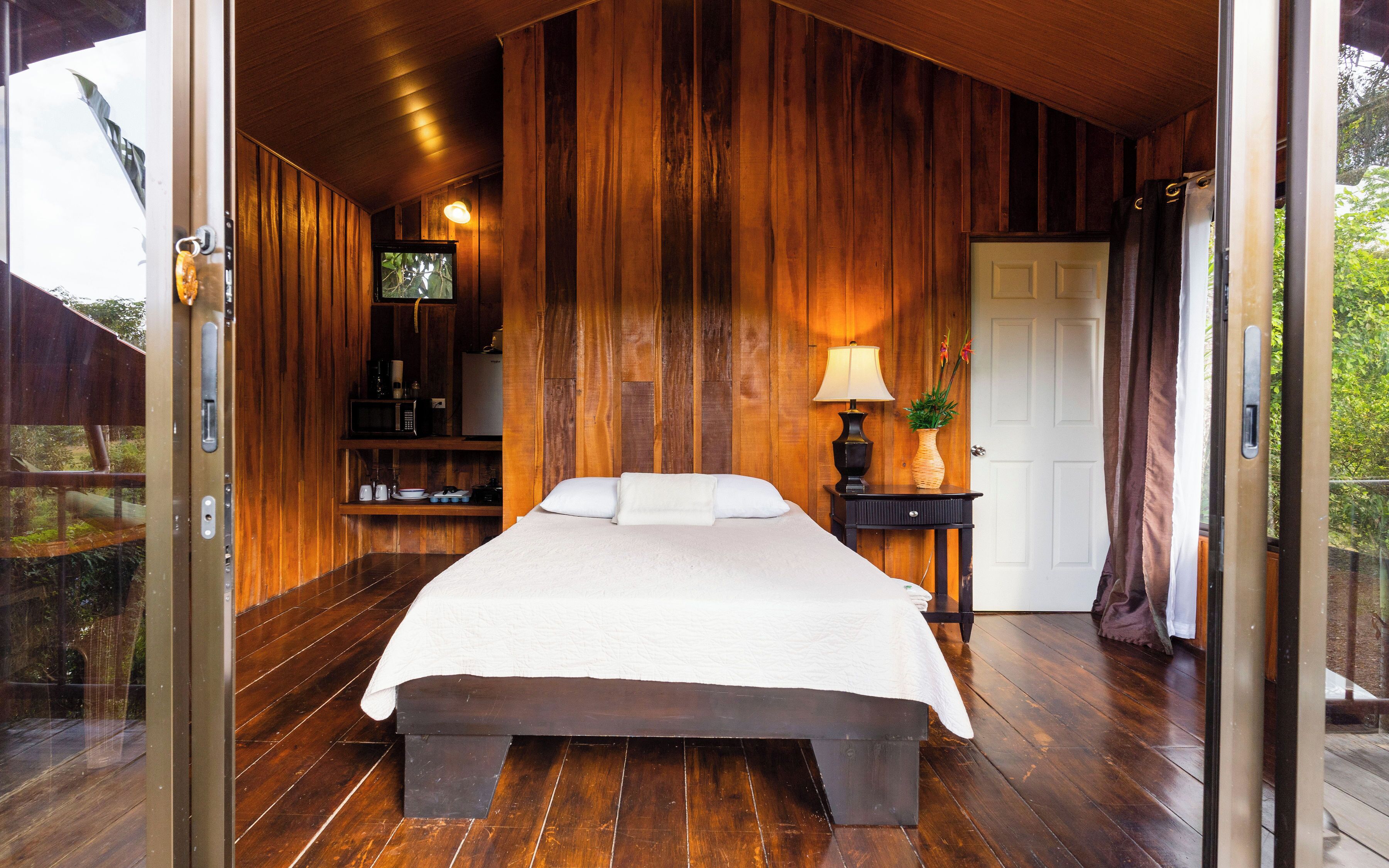 免费婴儿床、免费 WiFi、床单